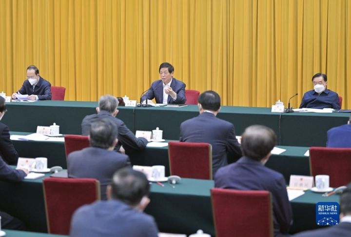 栗战书在深入学习贯彻习近平总书记关于坚持和完善人民代表大会制度的重要思想交流会上强调 认真学习贯彻党的二十大精神 推动新时代人大制度和人大工作完善发展