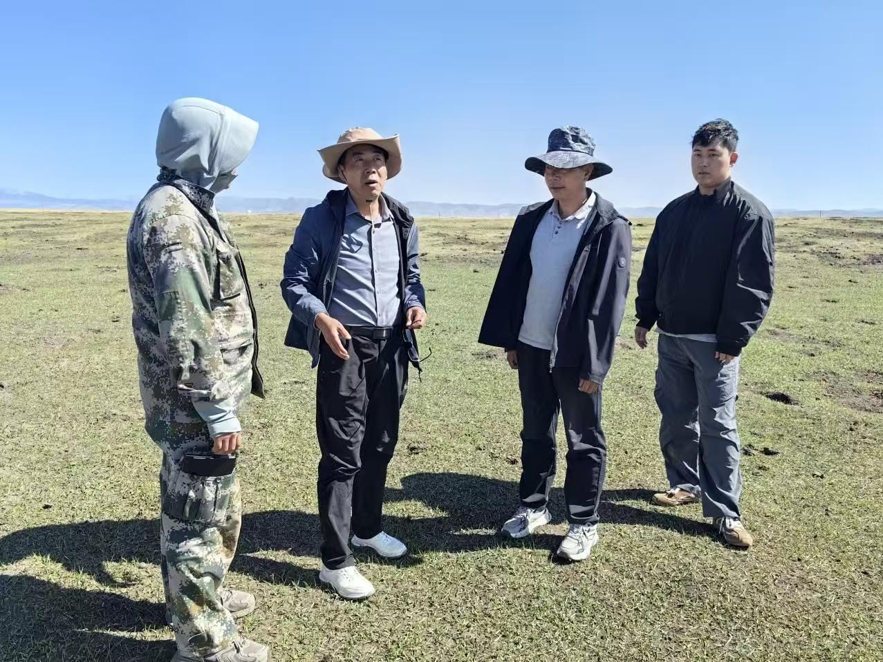 黄河首曲管护中心督导检查保护区重点项目建设并开展安全检查